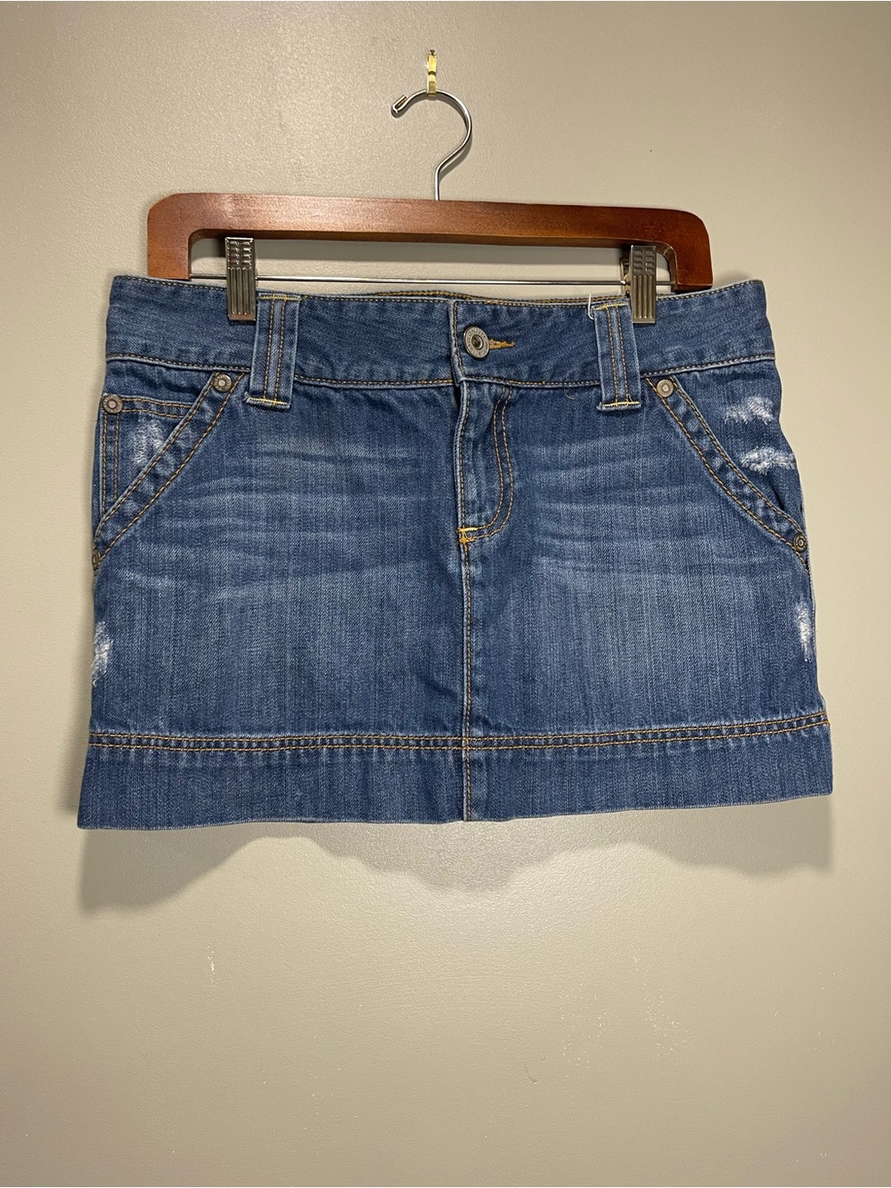 Y2K Old Navy Blue Denim Mini Skirt with Front Pockets size 6 - Picture 2 of 5